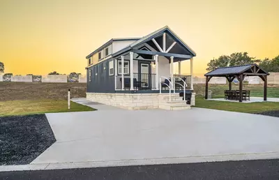 Tiny Home FF 195