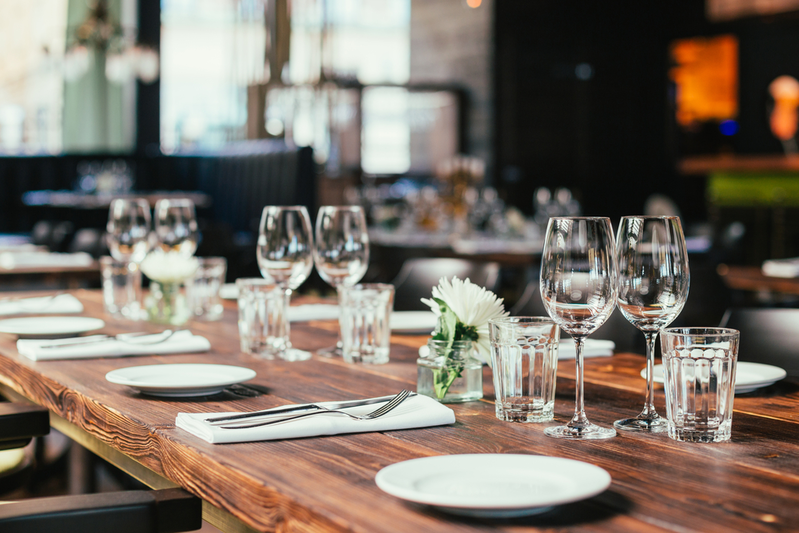 table with place settings