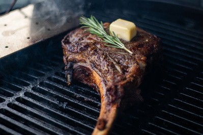 tomahawk steak